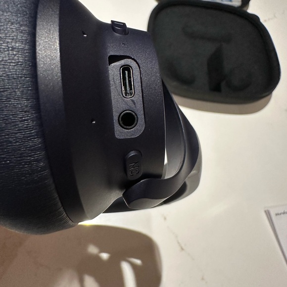 Noise cancelling headphones - Picture 6 of 7